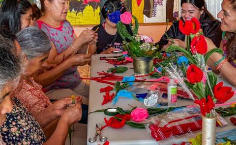 Invitan a taller de flores en la Biblioteca