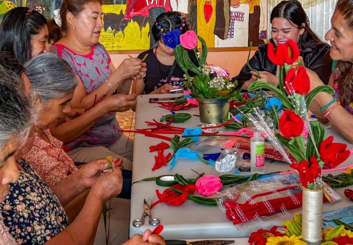 Invitan a taller de flores en la Biblioteca
