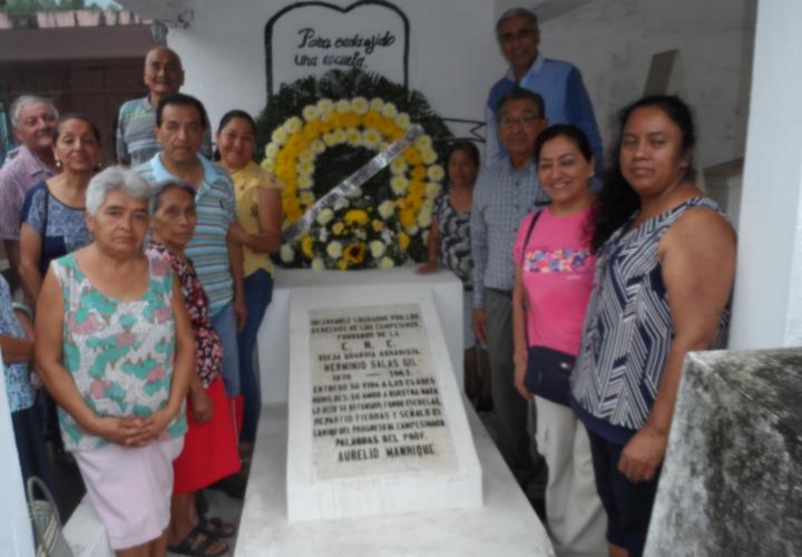 Rinden homenaje a Herminio Salas Gil en su 82° aniversario luctuoso