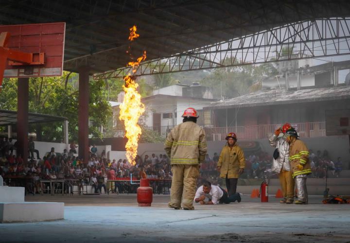 Realizan simulacro de prevención en la primaria Emiliano Zapata
