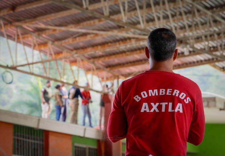 Realizan simulacro de prevención en la primaria Emiliano Zapata