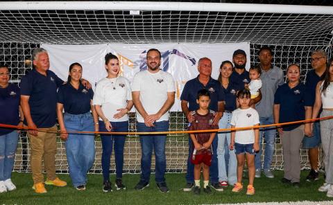 La diosa del rectángulo se detuvo al inaugurar Trivela Play Soccer 7

