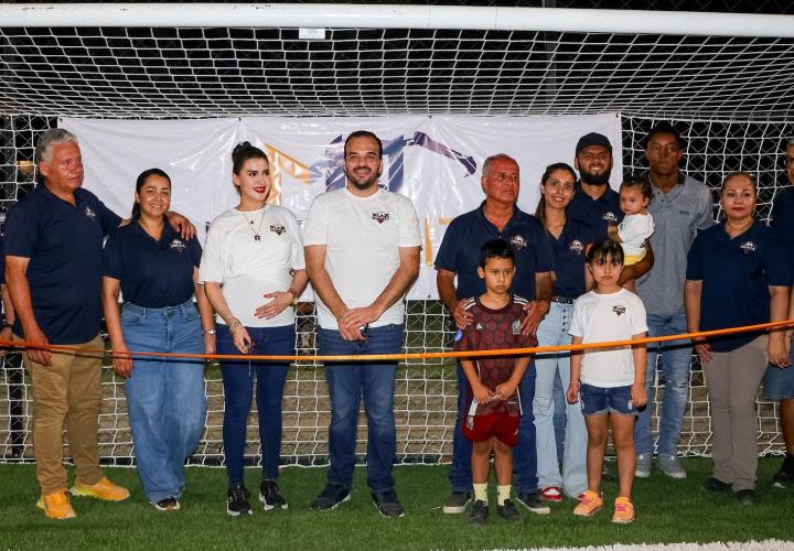 La diosa del rectángulo se detuvo al inaugurar Trivela Play Soccer 7