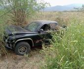 Dos lesionados al volcar vehículo        