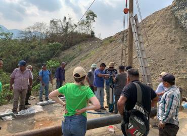 Entregan bomba de agua para la comunidad de Chalchocoyo