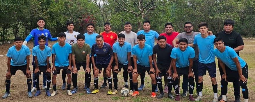 Panteras–Uniformes el 13 cerca de la final en Amajac
