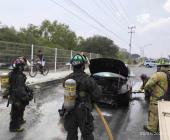 ¡ARDIÓ AUTO EN BULEVAR!