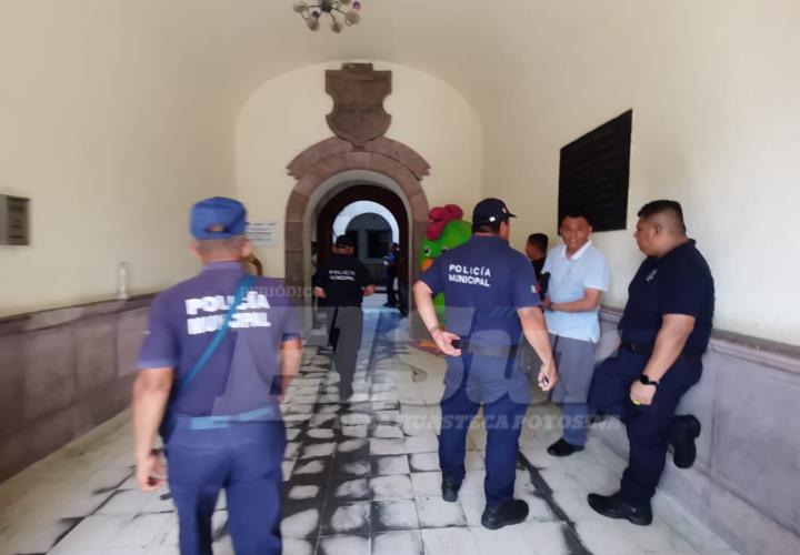 Piden policías municipales aumento salarial
