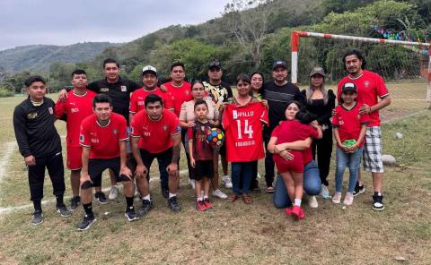 San Rafael entrega playera de Lupillo y retiran el No. 14
