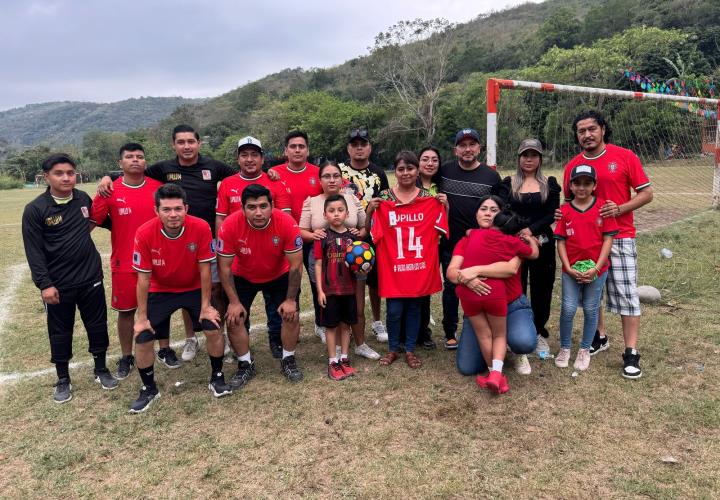 San Rafael entrega playera de Lupillo y retiran el No. 14
