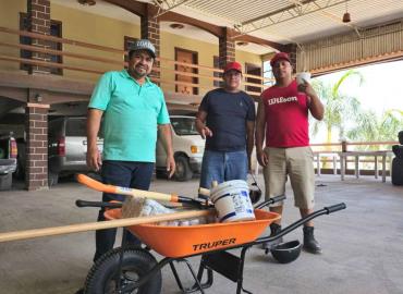 Alcalde reconoció labor de albañiles