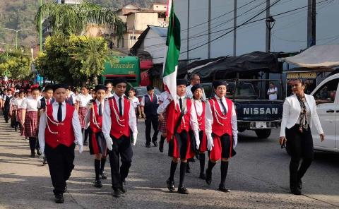 Conmemoraron con desfile el 163 aniversario de la Batalla de Puebla