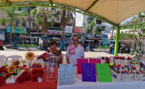 Mujeres INAPAM buscan ingresos con manualidades
