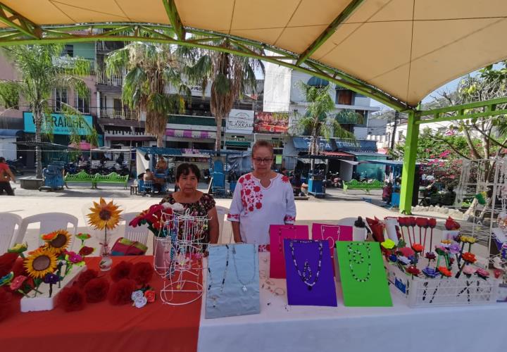 Mujeres INAPAM buscan ingresos con manualidades
