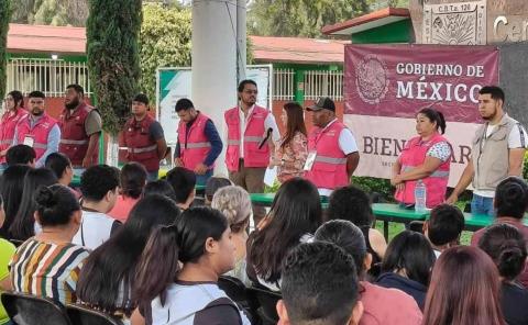 Estudiantes recibieron la tarjeta del Bienestar 
