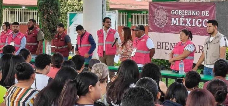 Estudiantes recibieron la tarjeta del Bienestar Estudiantes recibieron la tarjeta del Bienestar