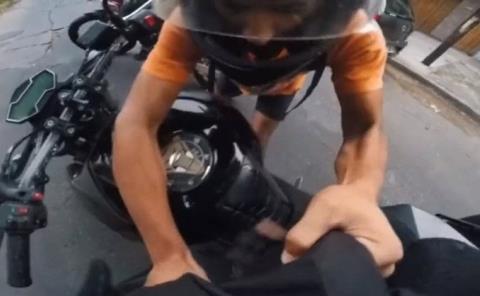 ¡ASALTARON A MOTOCICLISTA!
