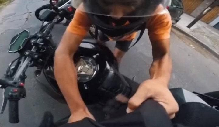 ¡ASALTARON A MOTOCICLISTA!
