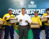 Alcalde entregó  apoyos a Red Fox