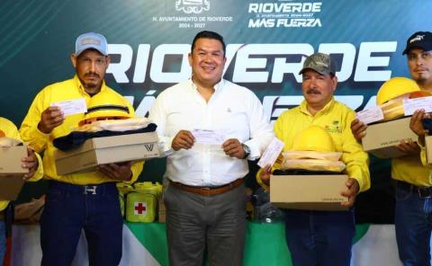 Alcalde entregó  apoyos a Red Fox
