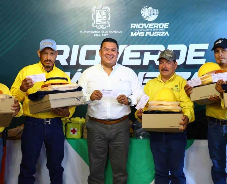 Alcalde entregó  apoyos a Red Fox
