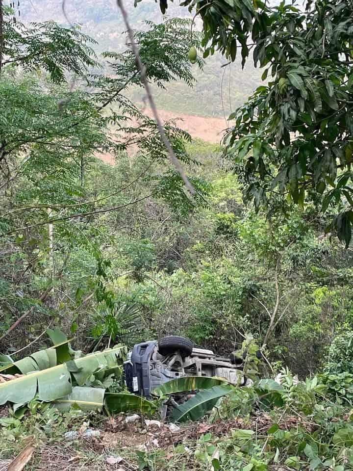 Aparatosa volcadura en Tixcuayuca deja solo daños materiales Aparatosa volcadura en Tixcuayuca deja solo daños materiales