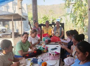 Preservan cultura náhuatl a través del bordado