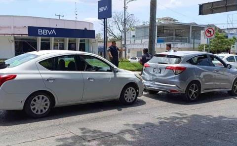 Chocaron autos en Bulevar y Juárez      
