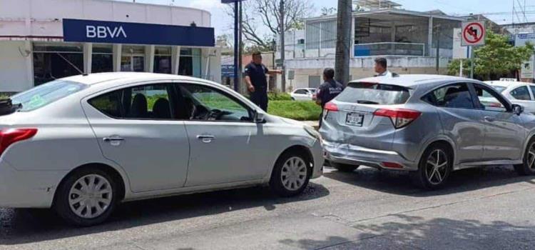 Chocaron autos en Bulevar y Juárez Chocaron autos en Bulevar y Juárez