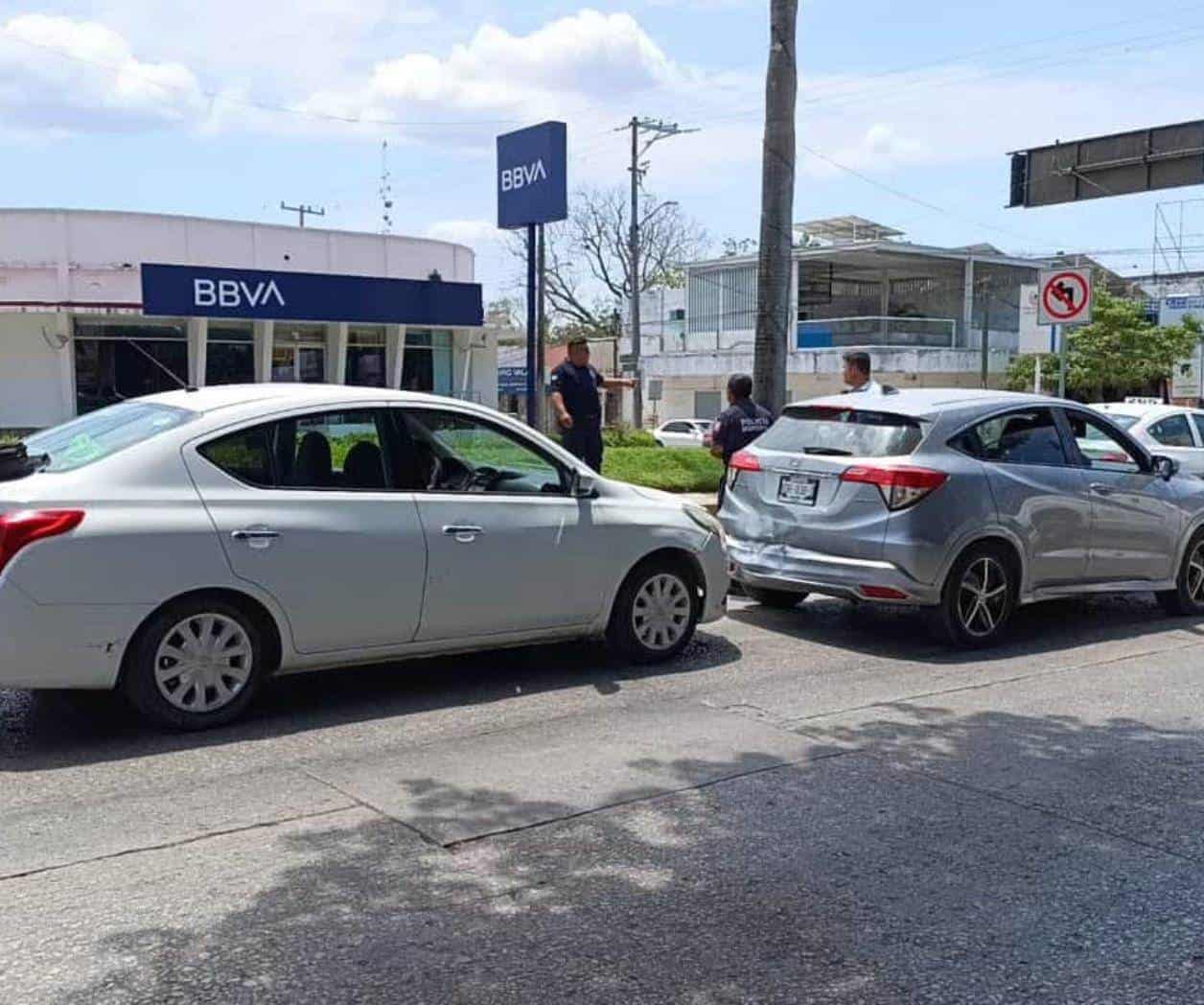 Chocaron autos en Bulevar y Juárez      
