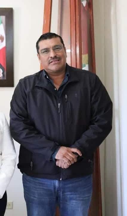 Alcalde promueve a  su esposa para 2027