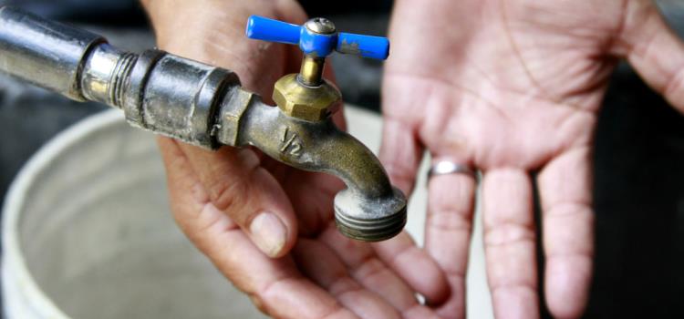 Colonias y ejidos no tienen agua Colonias y ejidos no tienen agua