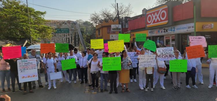 Marcharon contra IMSS Marcharon contra IMSS