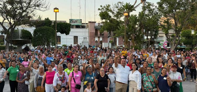 Magno festejo a las madres por su día Magno festejo a las madres por su día