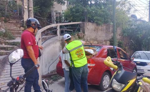 Motociclista cayó a un arroyo en Tamazunchale
