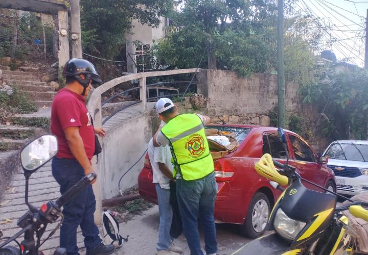 Motociclista cayó a un arroyo en Tamazunchale