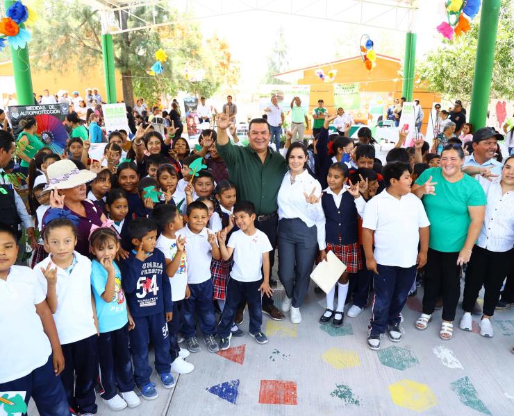 Arnulfo Urbiola y Karina Quintero atienden necesidades de la gente