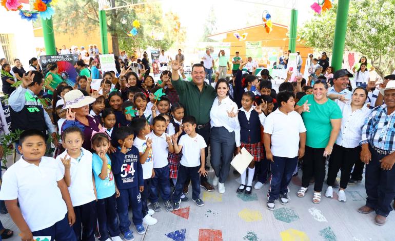 Arnulfo Urbiola y Karina Quintero atienden necesidades de la gente