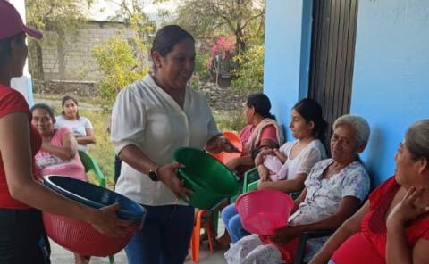 Continúa en comunidades la ruta de celebración a las madres