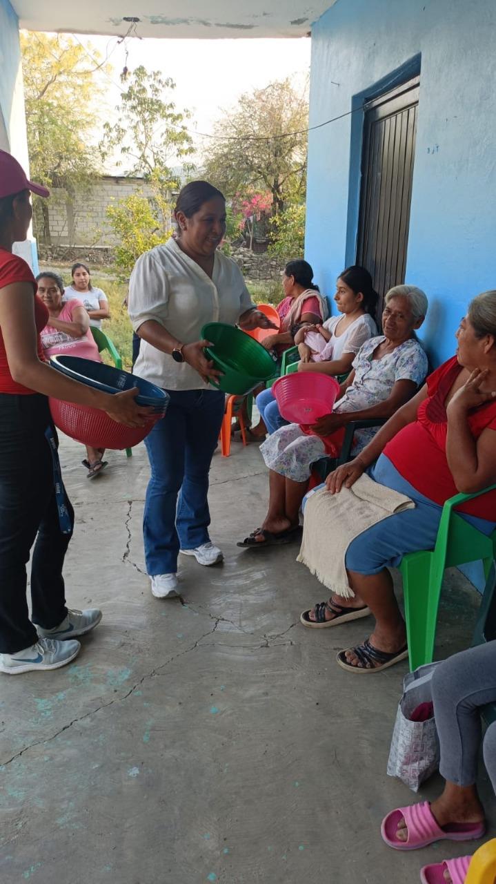 Continúa en comunidades la ruta de celebración a las madres