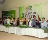 Gobierno premió  a los profesores