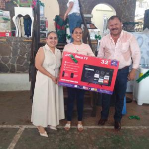 Celebró Luis Fernando el Día del Maestro en San Martín Chalchicuautla