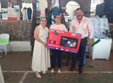 Celebró Luis Fernando el Día del Maestro en San Martín Chalchicuautla