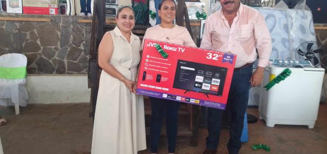 Celebró Luis Fernando el Día del Maestro en San Martín Chalchicuautla