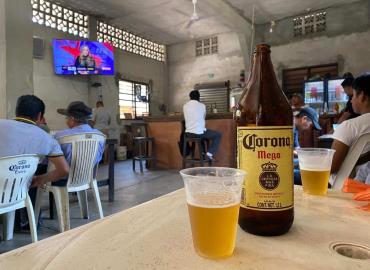 Cuestionan uso del apoyo del Bienestar: ´van a cantinas´