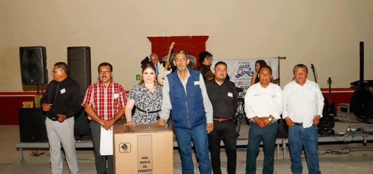 Alcaldesa reconocióla labor de docentes Alcaldesa reconocióla labor de docentes