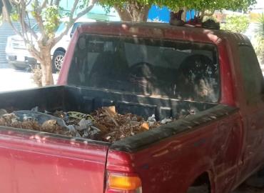 Camionetas abandonadas son contenedores de basura