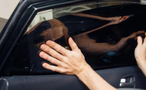 Prohibido taxis con vidrios polarizados 
