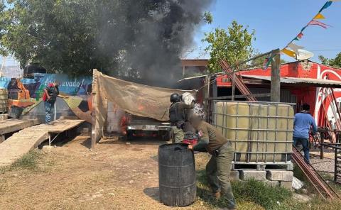 SE QUEMÓ  CAMIONETA
