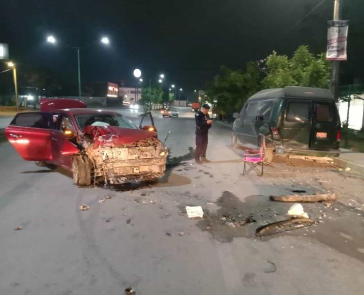 Vehículo destrozado en brutal accidente          
